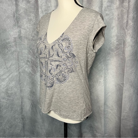 DKNY Jeans Gray Compass Short Sleeved Tee - size Large - Picture 3 of 9